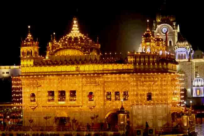 ඉන්දියාවේ රන් දෙවොලට ඇතුලුවීමේදී සෞඛ්‍යාරක්ෂිත පියවර ගනී