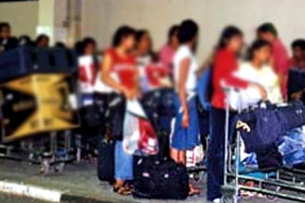 ලාංකික ශ්‍රමිකයින් නැවත දැනුම් දෙන තුරු විදෙස්ගත කිරීම නවතයි