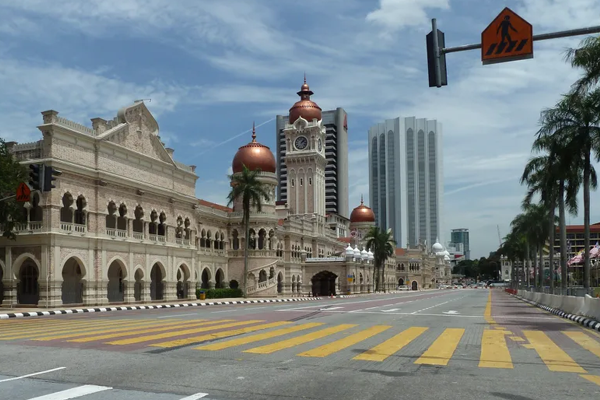 මැලේසියාව සති දෙකකට වසයි