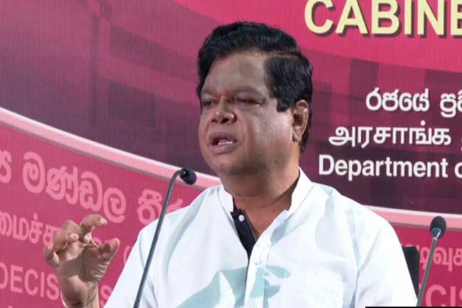 ඖෂධ, ඉන්ධන හැර සෙසු භාණ්ඩ ආනයනය කිරීම අත්හිටුවීම සහ සීමා කරයි