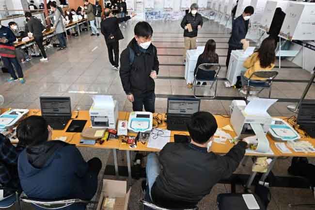 දකුණු කොරියානු පාර්ලිමේන්තු මැතිවරණය අද