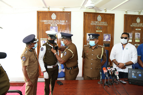 පොලිස් නිලධාරීන්ට ශරීරයේ පැළඳිය හැකි අධිතාක්ෂණික කැමරා මොබිටෙල් වෙතින්
