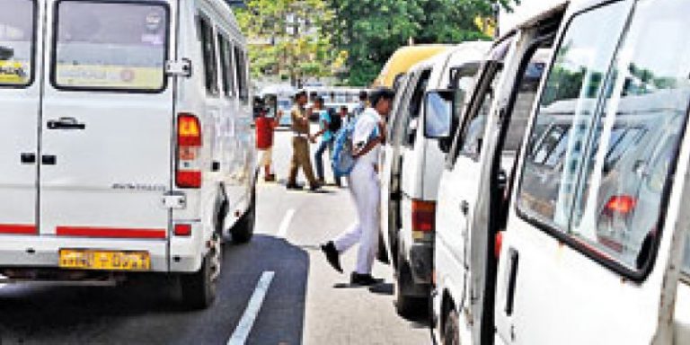 පාසැල් දරුවන් ප්‍රවාහනය කරන රියදුරන්ටත් රුපියල් 5000 දීමනාවක්