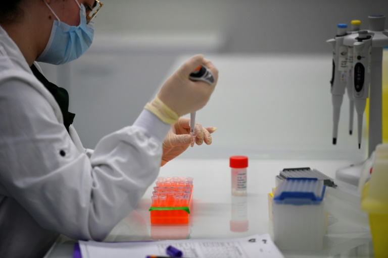 පුද්ගලයින් යොදා එන්නතක් අත්හදා බලන්න බ්‍රිතාන්‍ය සුදානම්