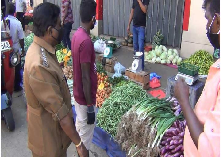 හැටන් නගරයේ පදික වෙළඳුන්ට හැටන් නගර සභාවෙන් දැඩි අවවාද