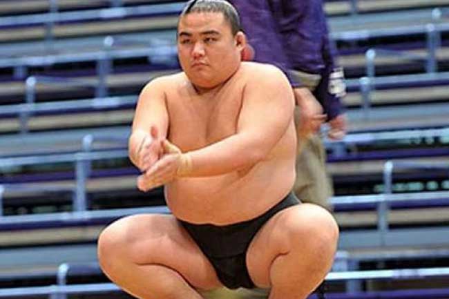 කොරෝනා ආසාදනය වී ජපානයේ සූමෝ ක්‍රීඩකයෙකු මිය යයි