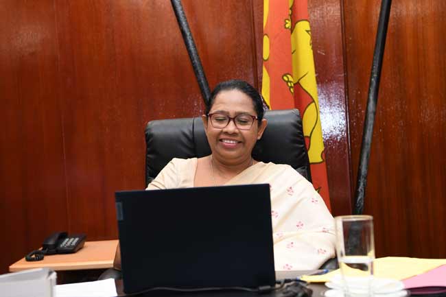 සෞඛ්‍ය අමාත්‍යවරිය පොදු රාජ්‍ය මණ්ඩලීය සෞඛ්‍ය අමාත්‍යවරුන්ගේ සමුඵව අමතයි