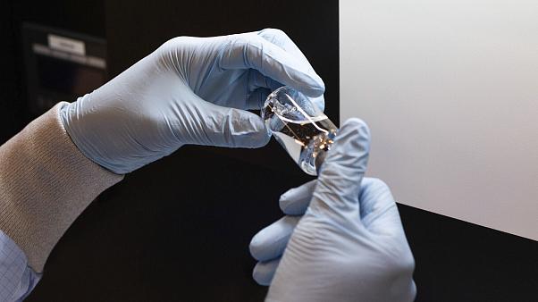 කොරෝනා ආසාදිතයින්ට ප්‍රතිකාර කරන්න අමෙරිකාවෙන් ප්‍රතිවෛරස් ඖෂධයක්