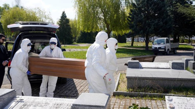 ඉතාලි වැසියන්ට සුසාන භූමි වෙත යාමට අවසර දෙයි