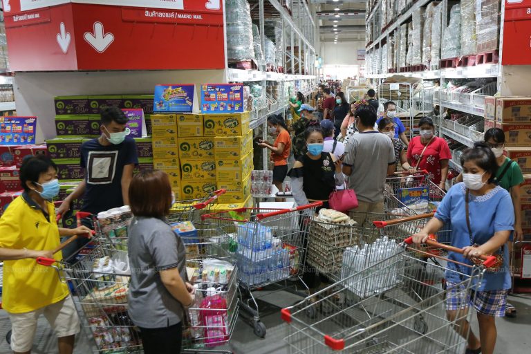 තායිලන්තයේ වෙළඳසැල් යළි විවෘත කරයි