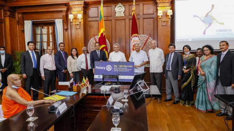 කොවිඩ් හඳුනාගැනීම වේගවත් කිරීමට සම්පූර්ණ ස්වයංක්‍රීය PCR යන්ත්‍රයක්