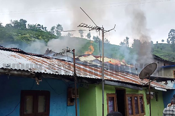 වතු නිවාස පේළියක ගින්නක් – නිවාස 10ක් සම්පුර්ණයෙන් ම විනාශ වෙයි