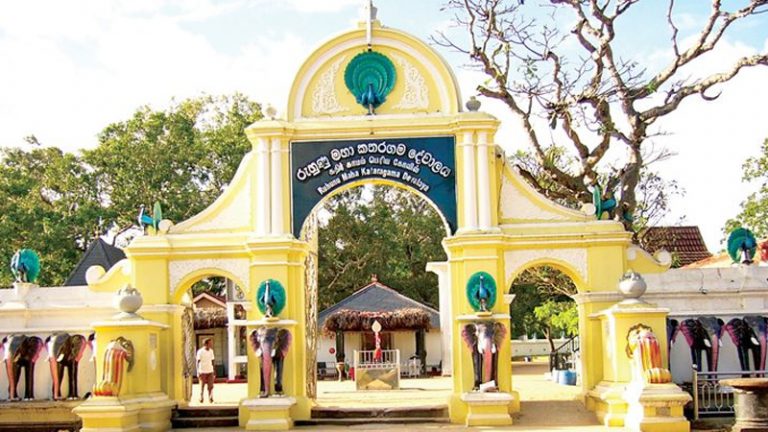 කතරගම පූජා භූමියට වන්දනාකරුවන් ඇතුළු වීම සීමා කෙරේ