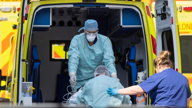 බ්‍රිතාන්‍යයේ කොරෝනා මරණ දෛනිකව ඉහළට