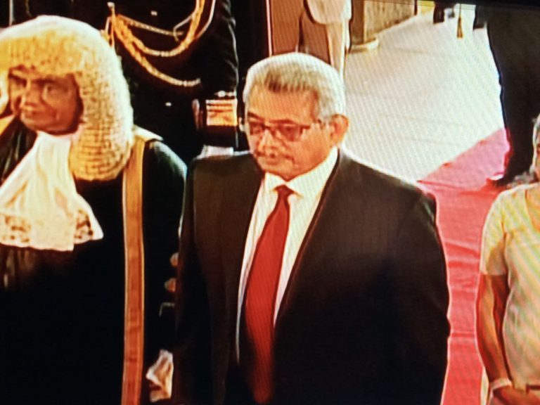 ජනාධිපති පාර්ලිමේන්තුවට පැම්ණෙයි