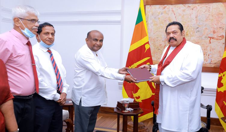 දේශපාලන පළිගැනීම් පිළිබඳ කමිටුවේ වාර්තාව අගමැති අතට