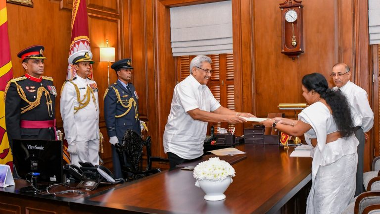 නව මහාධිකරණ විනිසුරුවරුන් 12 දෙන‍ෙකුට ජනපති අතින් පත්වීම් (ඡායාරූප)
