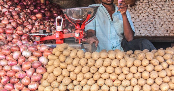 පිටකොටුවේ අද අත්‍යවශ්‍ය ආහාර ද්‍රව්‍ය තොග වෙළෙඳසැල් විවෘත කෙරේ
