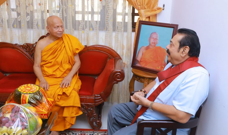 අගමැති බෙල්ලන්විල රජමහා විහාරස්ථානය වැඳපුදා ගනී