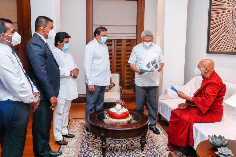 සුවසරණ සෞඛ්‍ය අරමුදල කළුතර දිස්ත්‍රික්කයට පරිත්‍යාග කළ PCR යන්ත්‍රය ජනපතිට බාරදෙයි