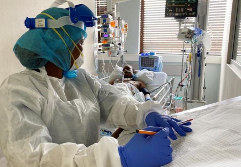 දකුණු අප්‍රිකාවේ කොරෝනා රෝගීන් මිලියනය ඉක්මවයි