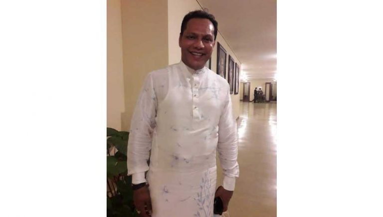 සතියකට දවසක් බතික් අඳින්නැයි ඇමති දයාසිරිගෙන් ඉල්ලීමක්