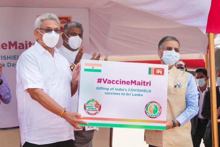 ඉන්දියාවෙන් ගෙනා එන්නත් ජනපතිට භාර දෙයි (ඡායාරූප)