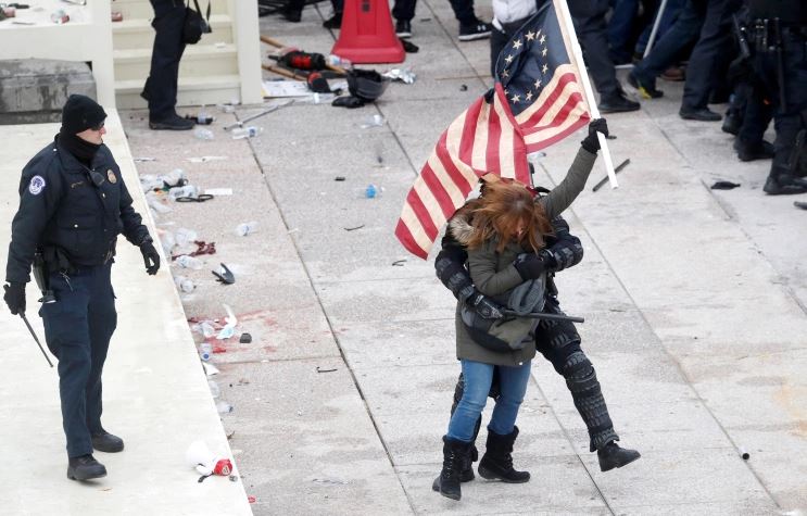 බයිඩන්ගේ ජනපති පදවි ප්‍රාප්තිය සිදු කරන තෙක් ඇදිරි නීතිය පැනවීමේ තීරණයක් ? : 4ක් මරුට