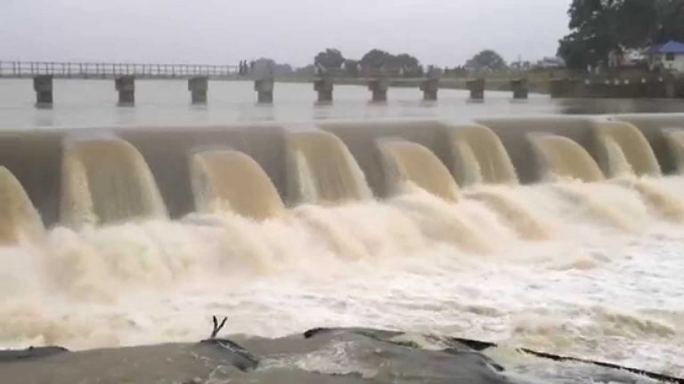 නාච්චාදූව ජලාශයේ වාන් දොරටු විවෘත කෙරේ : ප්‍රදේශවාසීන්ට විශේෂ දැනුම් දීමක්