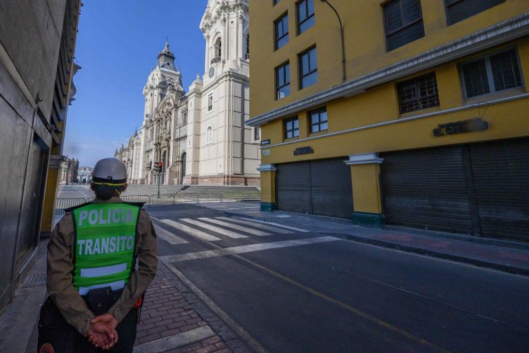 පේරු රාජ්‍යයේ ප්‍රාන්ත 10ක් වසා දැමීමට පියවර