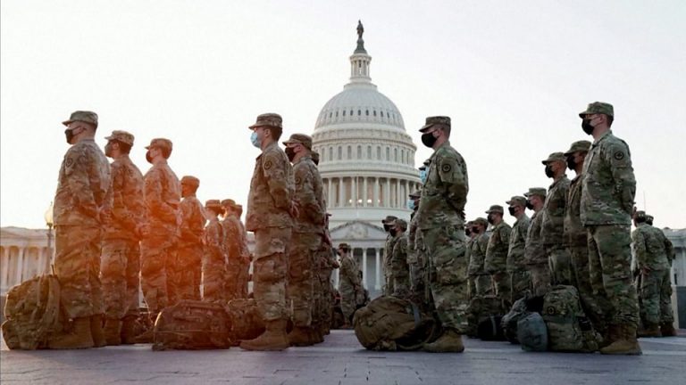 අමෙරිකාවේ දැඩි ආරක්ෂක රැකවල් යොදවයි