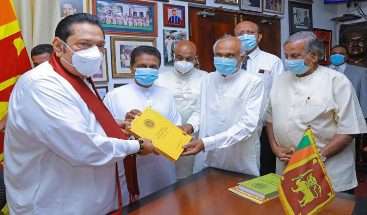 බෞද්ධ හිමිකම් කොමිෂන් සභා වාර්තාව අගමැතිට