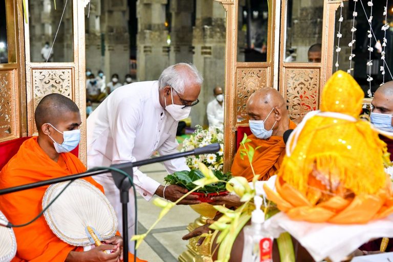 නිදහස් දිනය නිමිත්තෙන් පරිත්‍රාණ ධර්ම දේශනාවක් නිදහස් චතුරශ්‍රයේ දී