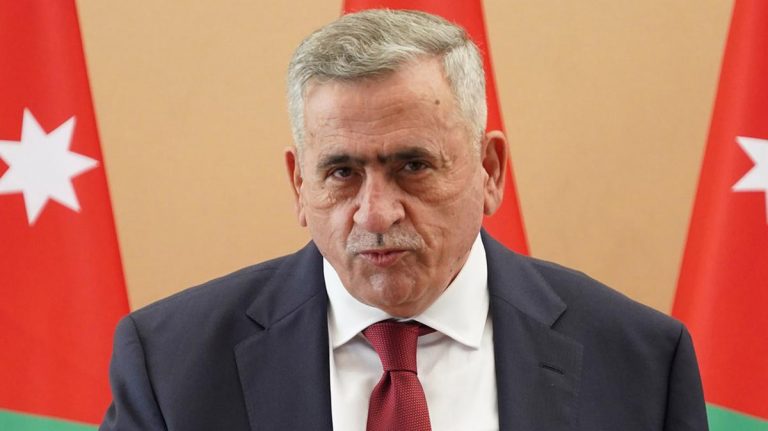 ඔක්සිජන් හිඟයකින් කොවිඩ් රෝගීන් මිය යාම නිසා ඉල්ලා අස්වූ සෞඛ්‍ය ඇමති