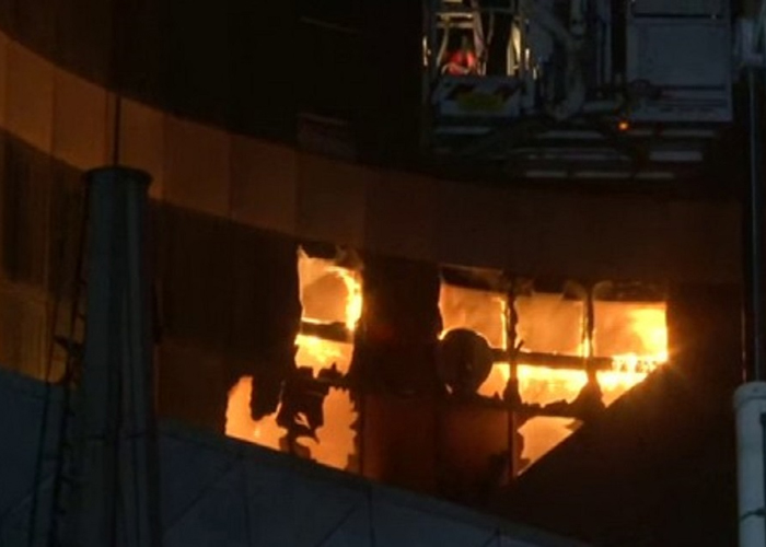 ඉන්දියාවේ මුම්බායි නගරයේ කොවිඩ් ප්‍රතිකාර රෝහලක ගින්නක්