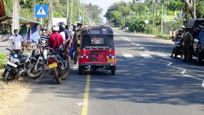 යතුරුපැදි සහ ත්‍රිරෝද රියැදුරන්ට පොලිසියෙන් විශේෂ දැනුවත් කිරීමක්