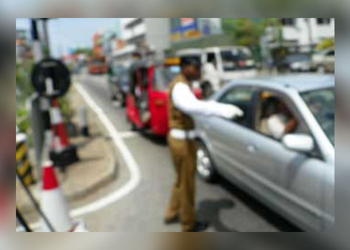 ගාලු පාරේ වැල්ලවත්ත සිට කොළඹ දෙසට වන මංතීරුවේ වාහන ධාවනයට සීමා