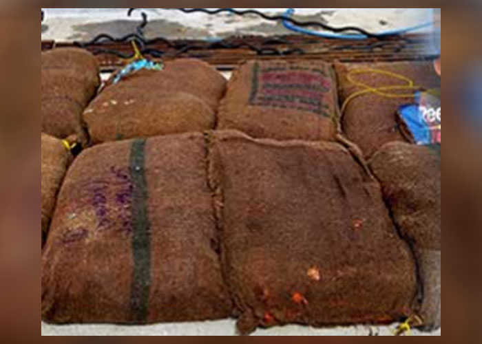 කේරළ ගංජා තොගයක් සමඟ සැකකරුවන් 3 දෙනෙකු නාවික හමුදා භාරයට