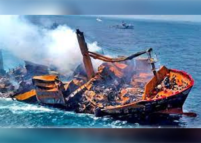 ගිනි ගැනීමට ලක් වූ නෞකාවෙන් සිදුවු අලාභය තක්සේරුවට අනු කමිටු 5ක් පත් කෙරේ