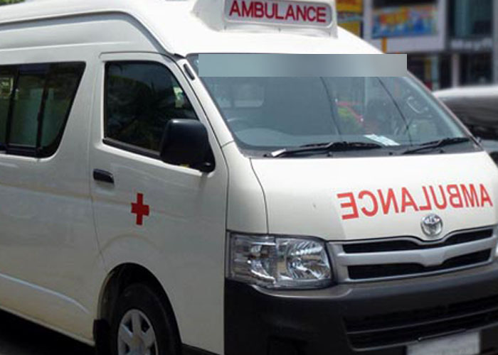 ධාවනය වෙමින් පැවැති ගිලන්රථයකට පහරදීමක්