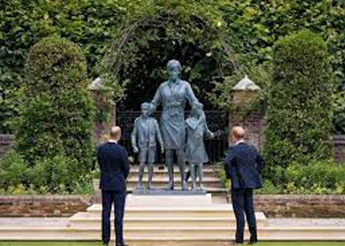 ලන්ඩන් නුවර ඩයනාගේ පිළිරුවක්