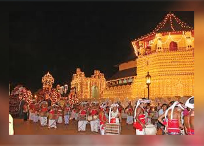 දළදා පෙරහැර  මංගල්‍යයේ පළමු කුඹල් පෙරහර අද