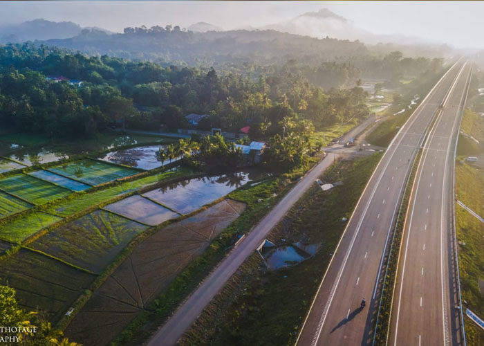මධ්‍යම අධිවේගී මාර්ගයේ මීරිගම සිට පොතුහැර කොටසේ ඡායාරූප පෙළක්