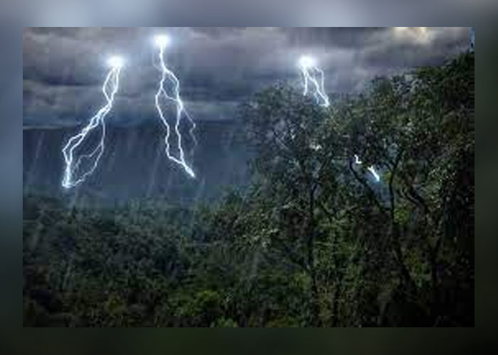 දිවයිනේ බොහෝ පළාත් වලට ප්‍රබල අකුණු සමග තද වැසි