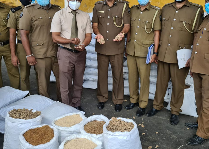 ඉන්දියාවේ සිට මෙරටට ආනයනය කල සැක සහිත බහාලුමක් රේගු පරික්ෂාවට