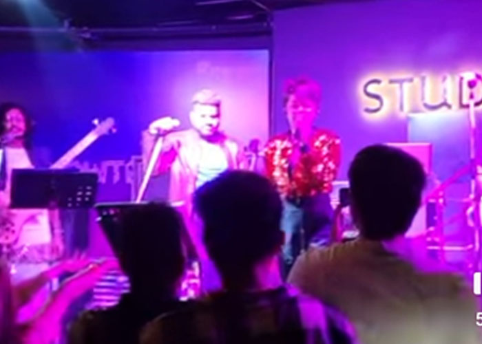 ලොවක් ආදරය කරන යොහානිගේ ප්‍රථම ඉන්දීය සජීවී සංගීත ප්‍රසංගය