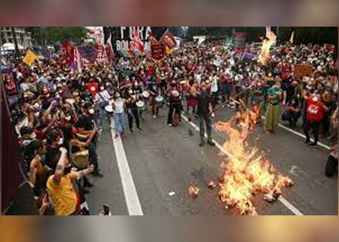 බ්‍රසීල ජනාධිපතිට එරෙහිව එරට ජනයා පාරට බහි