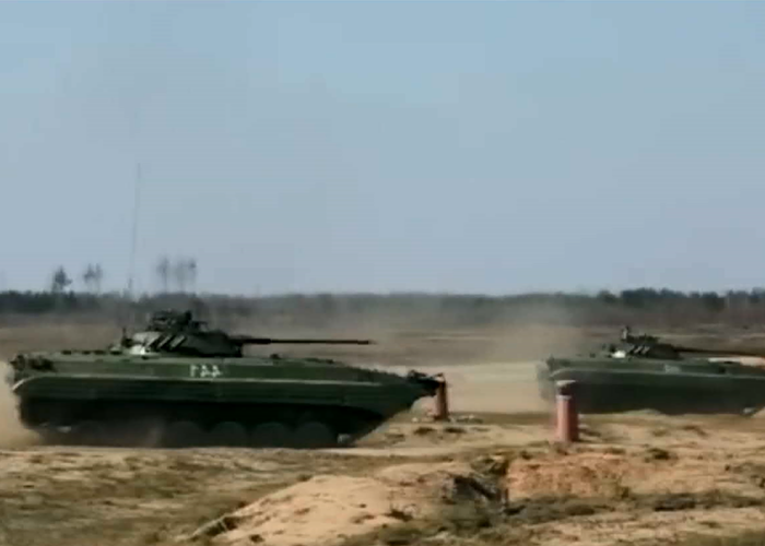 යුක්‍රේන, රුසියානු  දේශ සීමාවේ හමුදා භටයින් ඉහළට