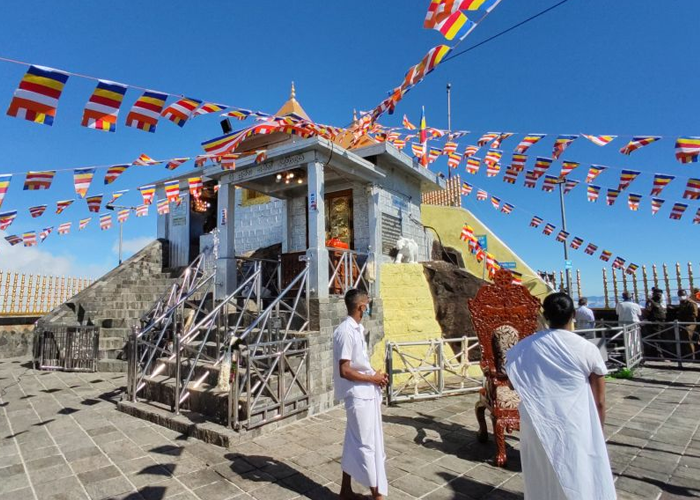 ශ්‍රී පාද වන්දනාව හෙටින් ඇරඹේ – සමන් දේව ප්‍රතිමාව සහ කරඬු රැගත් රථ පෙරහර අද ශ්‍රී පාද මළුවට – වන්දනාකරුවන්ට එන්නත් කාඩ්පත අනිවාර්යයි