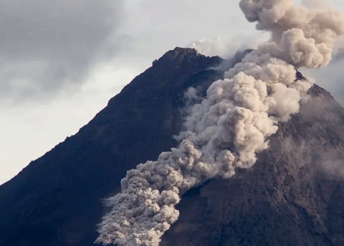 ඉන්දුනීසියාවේ ගිනිකඳු පිපිරීමක් හේතුවෙන් ජීවිතක්ෂයට පත් වූ සංඛ්‍යාව  ඉහළට
